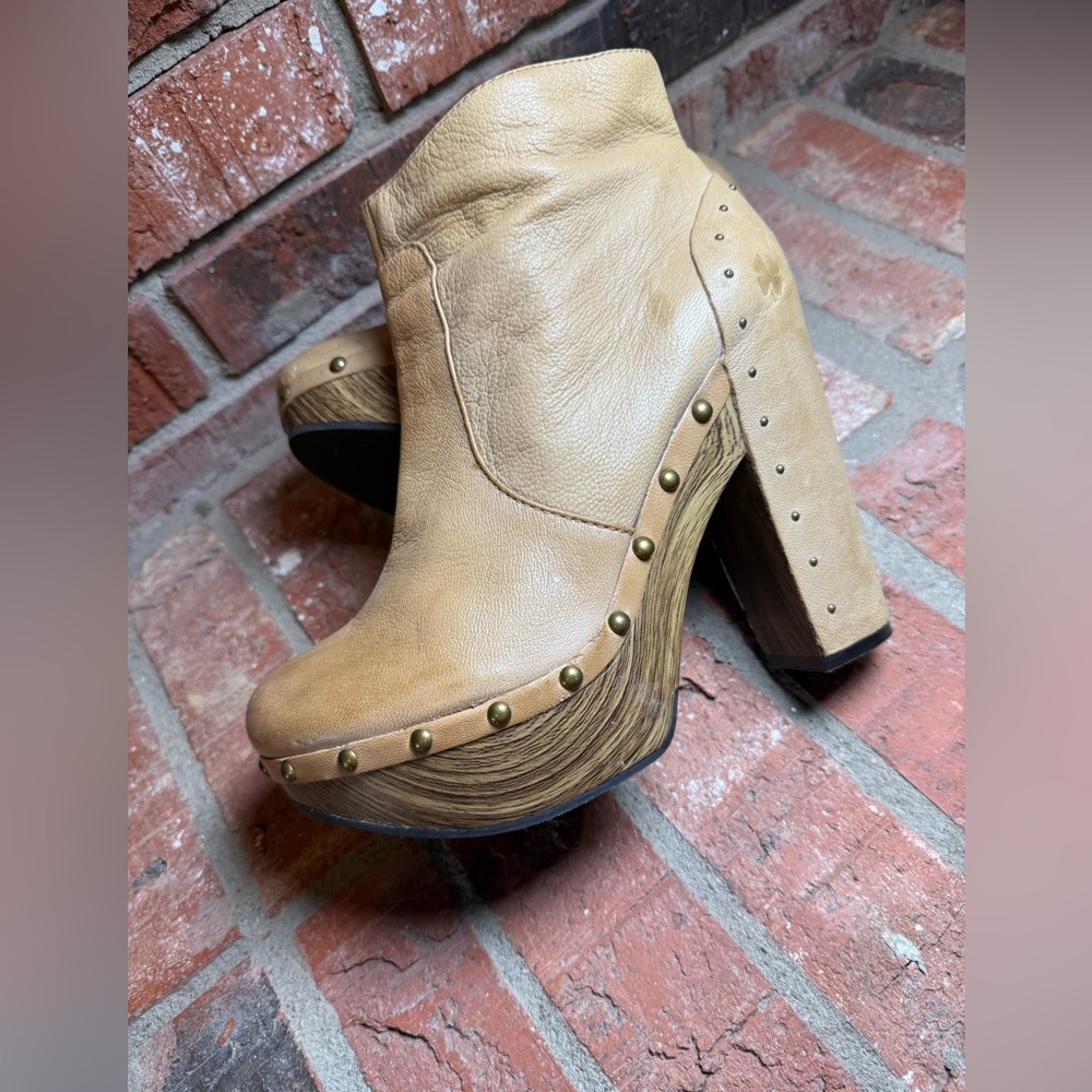 Baddie Lucky Brand "Terrace" Women Studded Boots Sz 8.5 70's Inspired
 Wood Clog